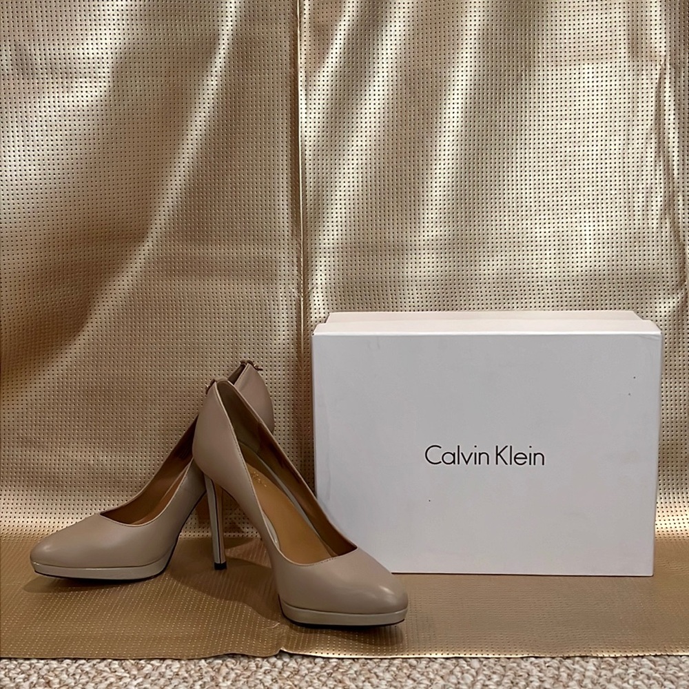 Calvin Klein Suzzane polished calf pumps